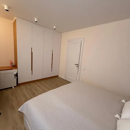 Διαμέρισμα With New Renovation Κάρλοβι Βάρι